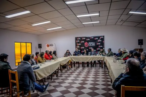 90738-funcionarios-provinciales-e-intendentes-analizaron-los-avances-de-la-mineria-y-los-planes-de-desarrollo-para-los-municipios